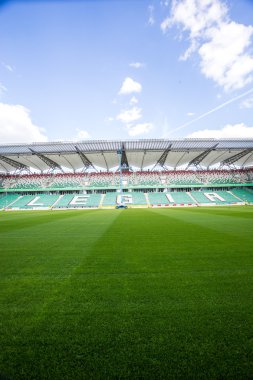 Güneşli, yaz günü sırasında Legia Stadyumu