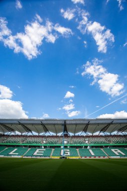 Güneşli, yaz günü sırasında Legia Stadyumu