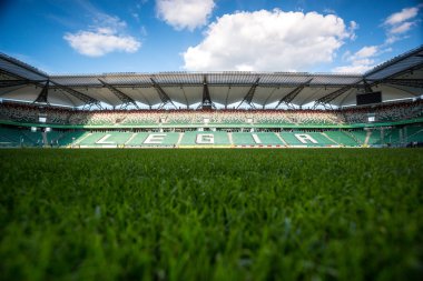 Güneşli, yaz günü sırasında Legia Stadyumu