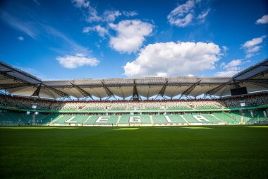 Güneşli, yaz günü sırasında Legia Stadyumu