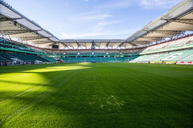Güneşli, yaz günü sırasında Legia Stadyumu