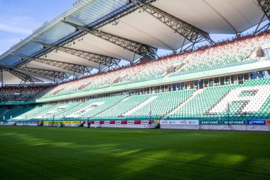 Güneşli, yaz günü sırasında Legia Stadyumu