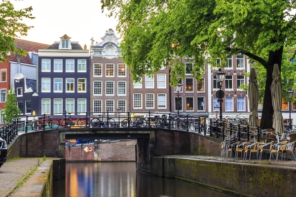 迷人的阿姆斯特丹-荷兰资本市 — 图库照片