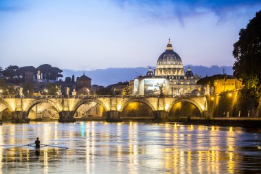 Güzel görünümü Vatikan kubbe, Roma ve Tiber Nehri