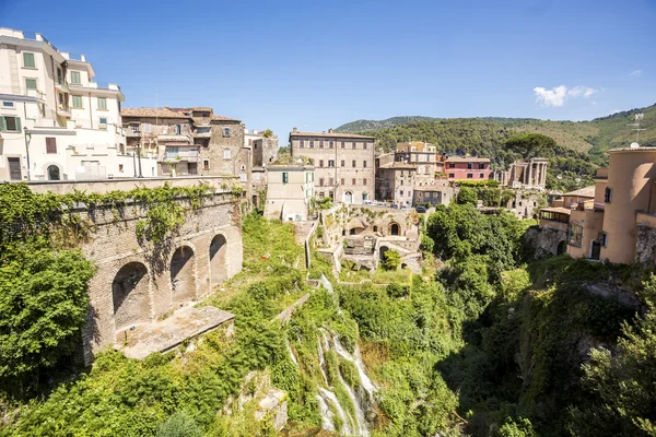 Beau parc de Villa Gregoriana et Tivoli, Italie — Photo