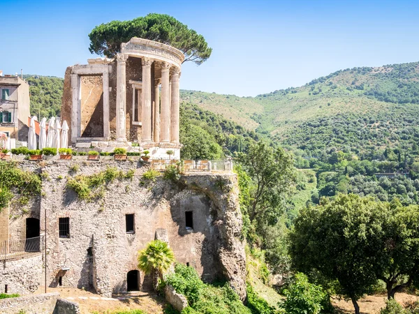 Beautiful park of Villa Gregoriana, Tivoli, Lazio, Italy — Stock Photo, Image