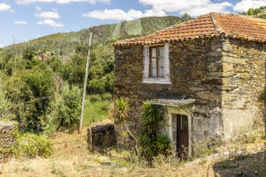 Portekiz, Douro Nehri Vadisi 'nde geleneksel bir köy.