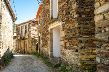 Portekiz, Douro Nehri Vadisi 'nde geleneksel bir köy.