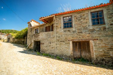 Portekiz, Douro Nehri Vadisi 'nde geleneksel bir köy.