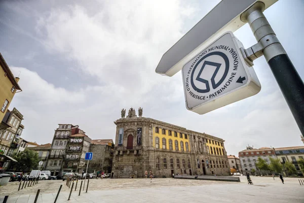 Porto Portugal Augustus 2020 Unesco Werelderfgoedbord Naast Kerk Van Clerigos — Stockfoto