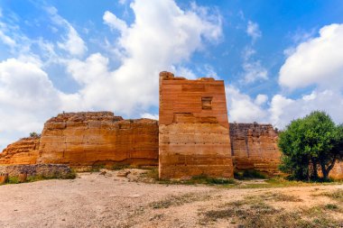 Paderne Kalesi - Portekiz 'in Albufeira belediyesinde bulunan antik bir kaledir.