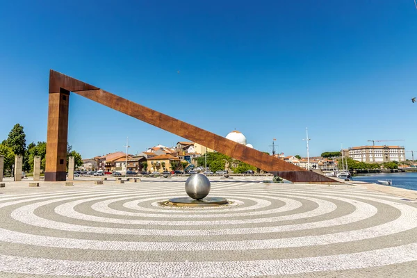 Площадь Современным Искусством Историческая Часовня Сокорро Заднем Плане Вила Конде — стоковое фото