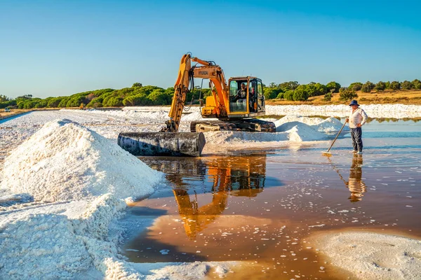 August 2021 Faro Portugal Sea Salt Harvest Yellow Digger Natural — Stock Photo, Image