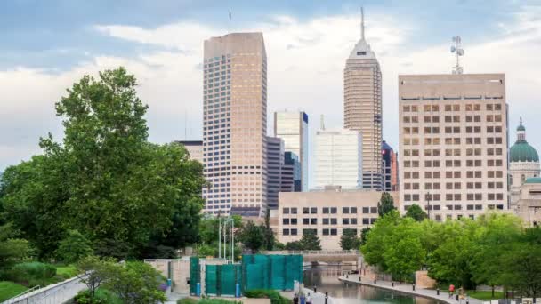 Skyline de Indianápolis durante la puesta del sol, Indiana — Vídeos de Stock