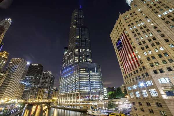 Chicago centro da cidade à noite, Illinois — Fotografia de Stock