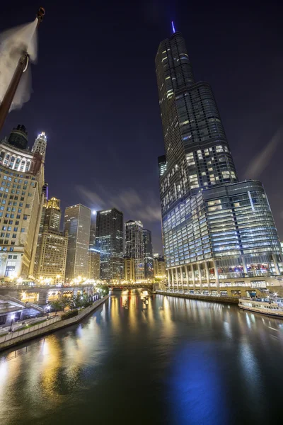 Chicago centro da cidade à noite, Illinois — Fotografia de Stock