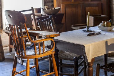 Çok eski mutfak masa ve Bebek Koltuğu