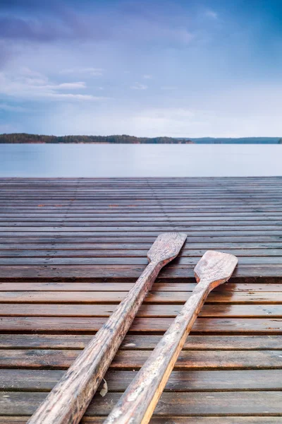 Ruder auf dem Steg — Stockfoto