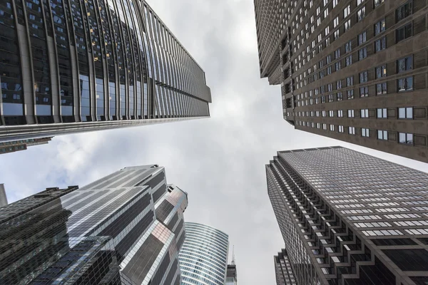 Beautiful skyscraper reaching the sky — Stock Photo, Image