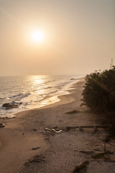 Sonnenuntergang am Strand der Kap-Küste, ghana — Stockfoto