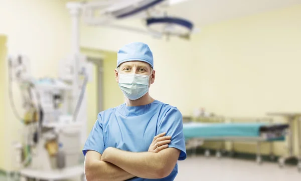 Chirurg w sali operacyjnej — Zdjęcie stockowe