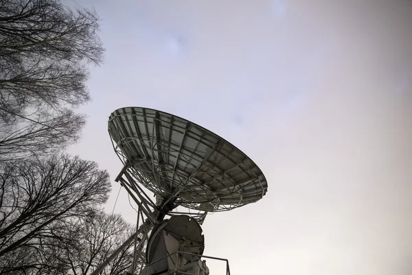 Prato de satélite grande . — Fotografia de Stock