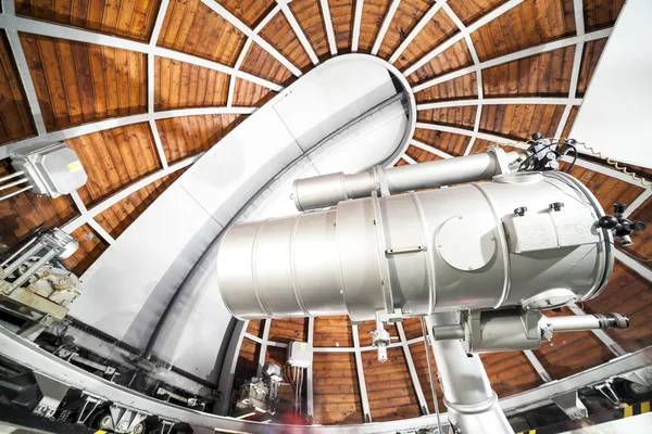 Modern astronominin teleskop bir astronomik Gözlemevi. — Stok fotoğraf