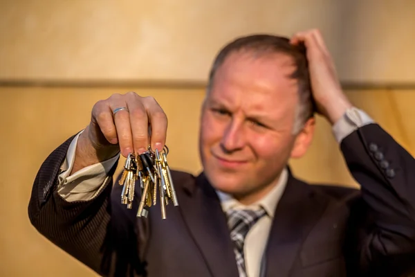 Businessman choosing the right key — Stock Photo, Image