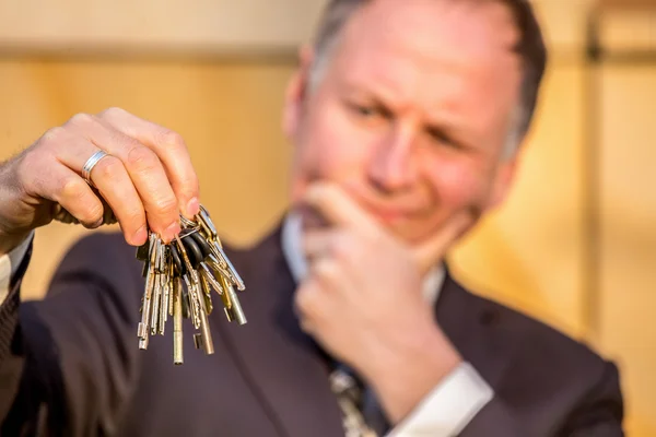 Businessman choosing the right key — Stock Photo, Image