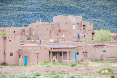 Taos Pueblo Pueblo Kızılderililer mimarisinin bir örneğidir