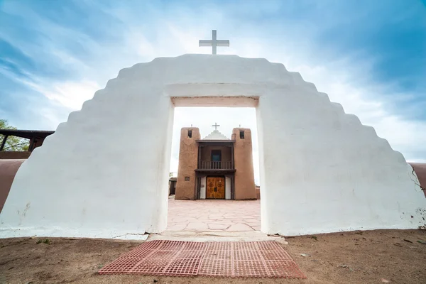 Taos Pueblo är exempel på en traditionell Pueblo indianerna arkitektur — Stockfoto