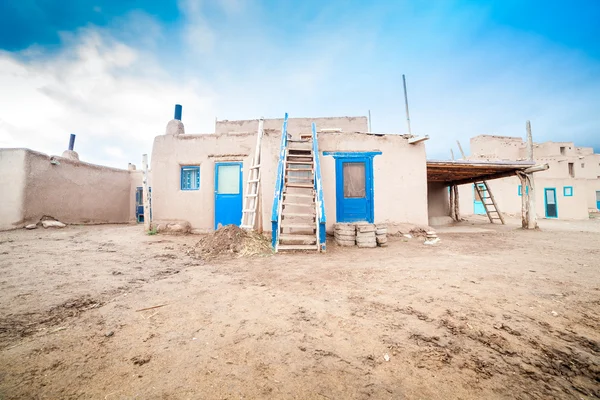 Taos Pueblo es un ejemplo de la arquitectura de los indios Pueblo —  Fotos de Stock