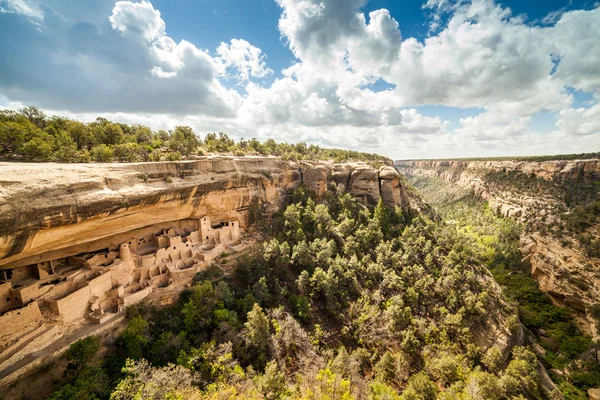 Mesa Verde Milli Parklar, Co, ABD'de uçurum konutlar