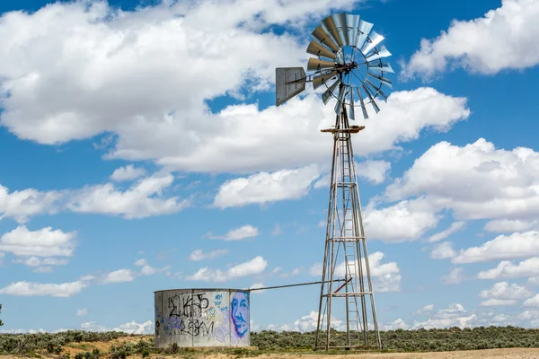 Windmill and beautiful blue sky, USA. — Stock Photo, Image