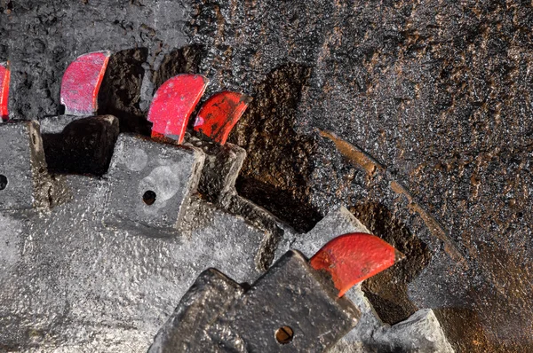 Escavadora de mina voltada para a parede de carvão — Fotografia de Stock