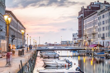 Canal grande Trieste şehir merkezinde, İtalya