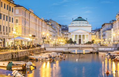 Canal grande Trieste şehir merkezinde, İtalya