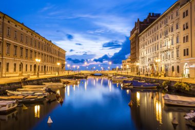 Canal grande Trieste şehir merkezinde, İtalya