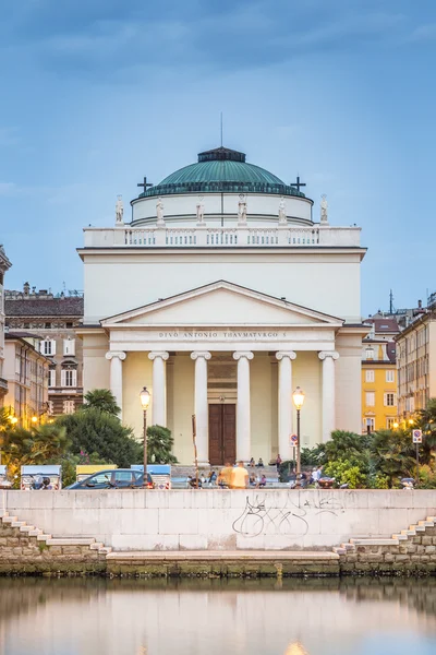 Kanał grande w centrum Triestu, Włochy — Zdjęcie stockowe