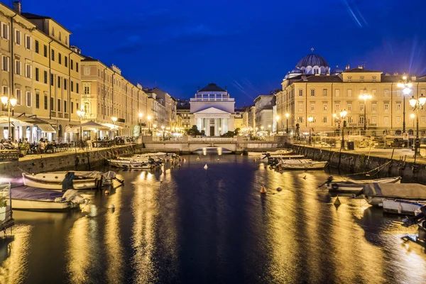 Canal grande in het centrum van de stad Trieste, Italië — Stockfoto