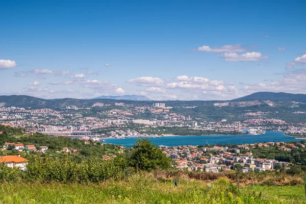 Panorama der Wohngegend und des Hafens in Triest, Italien — Stockfoto