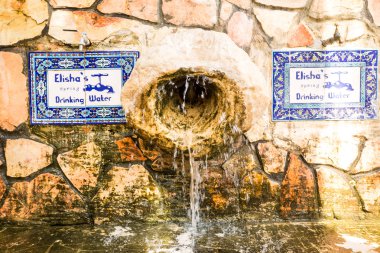 Elisha eski çeşme girişinde Tell es-Sultan bahar