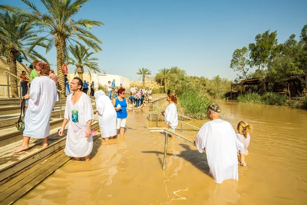 A keresztség egy Jordan river, Izrael — Stock Fotó