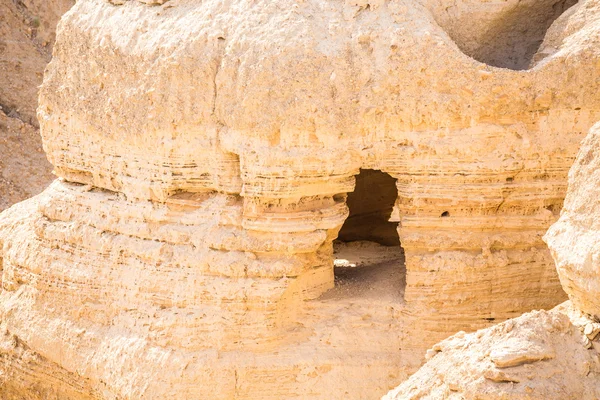 Cave in Qumran, where the dead sea scrolls were found — Stock Photo, Image