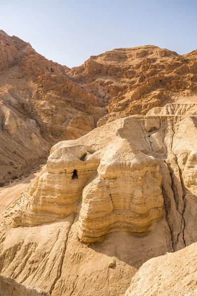 Cueva en Qumran, donde se encontraron los pergaminos del mar muerto —  Fotos de Stock