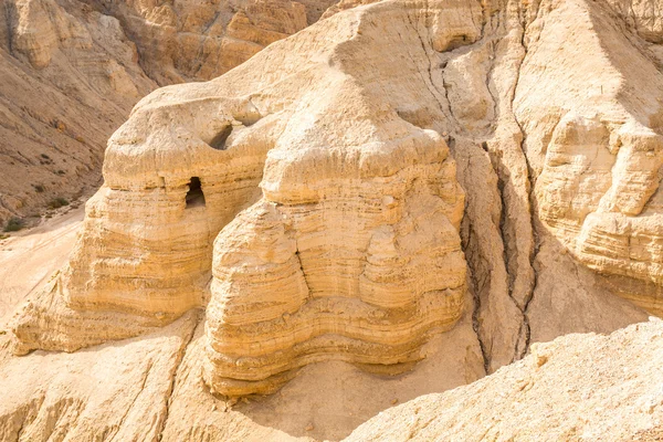 Höhle in Qumran, wo die Schriftrollen des Toten Meeres gefunden wurden — Stockfoto