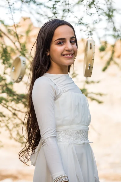 Doze anos de idade menina passando por Bar Mitzvah — Fotografia de Stock