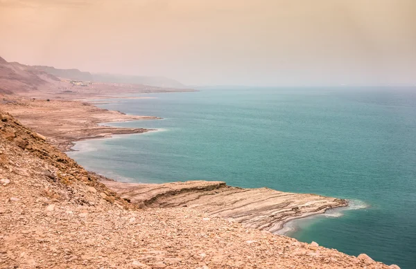 Costa del mar muerto en el crepúsculo, Israel — Foto de Stock