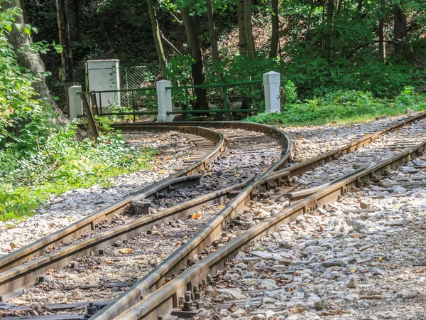 Bir dar hat demiryolu hattı parça bölünmüş A