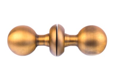 beyaz zemin üzerine kapı kolu.